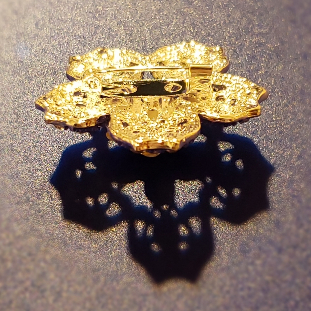 Floral shaped silver brooch - Picture 5 of 6